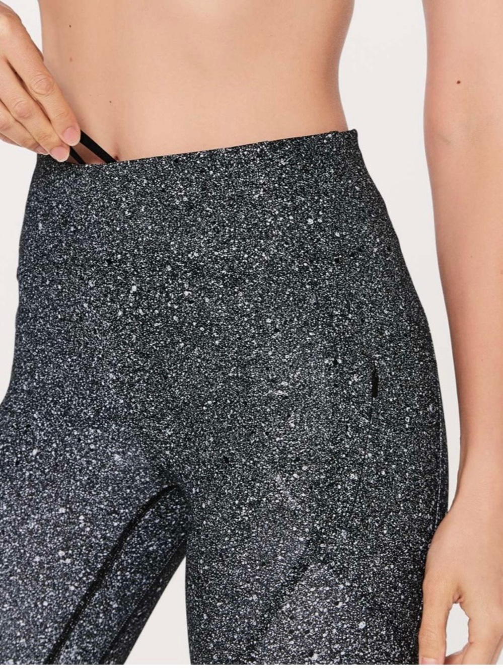 Lululemon Lead The Pack Tight 28"
Luminesce Splatter White Black, Sz 6 - Picture 7 of 8